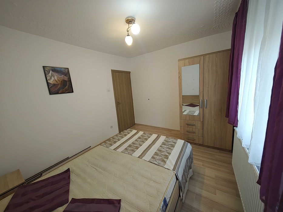 Inchiriere apartament cu 2 camere etajul 2  Zona Strand .
