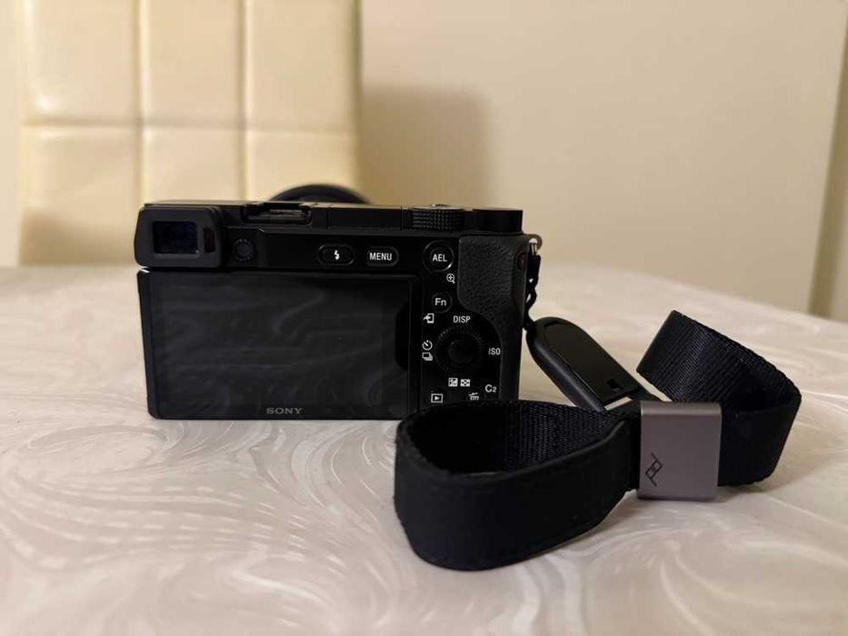 Sony A6100 16-50 mm F3.5-5.6 + Sigma 18-50mm F2.8