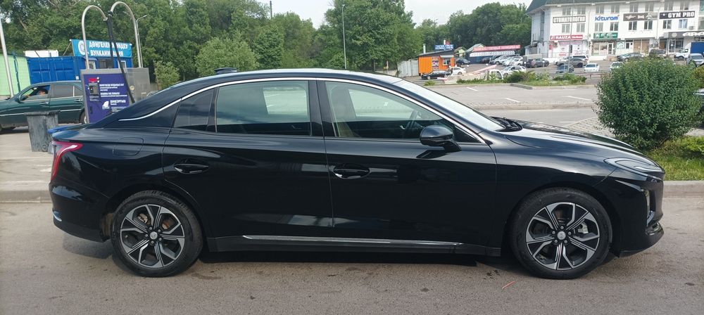 Продам Hongqi EQM5