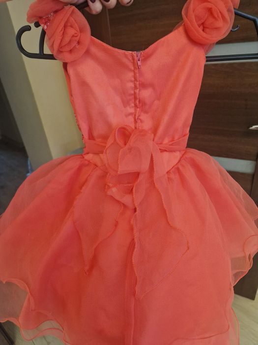 Продаю праздничное платье для девочки