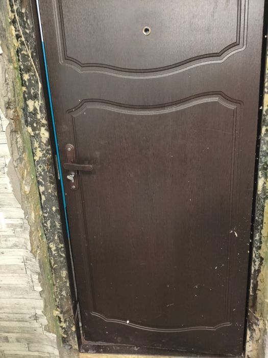 Продам Железную дверь