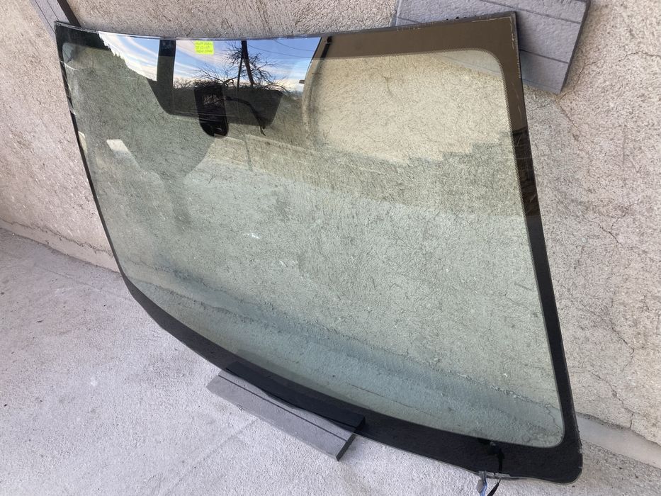 Предно стъкло за тойота авенсис/toyota avensis T25 03-08г