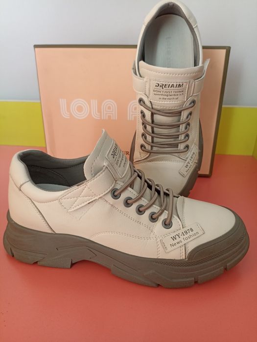 Продам ботинки весенние