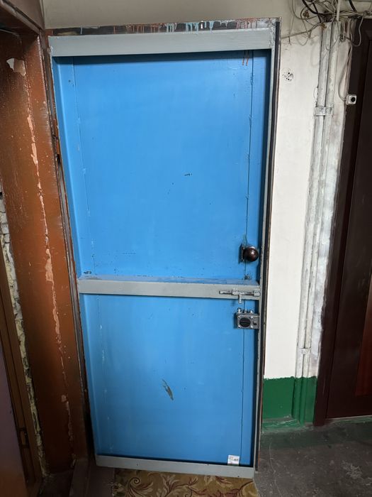 Продаю две входные двери от квартиры