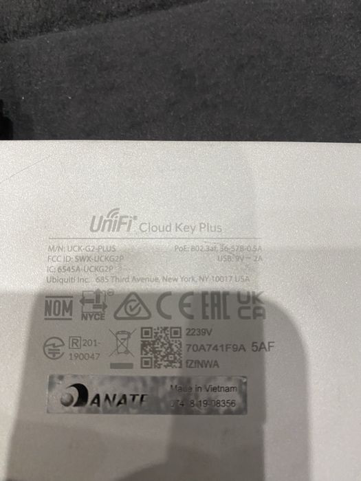 Продам Контроллер Ubiquiti UCK-G2-PLUS UniFi Cloud Key Gen2.