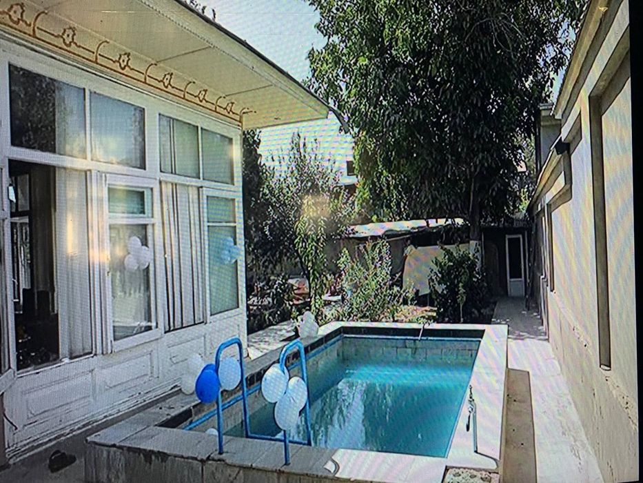 Toshkent Shahar chetida Nazarbekda uy sotiladi 
6сотих 7 хона 2 та сан