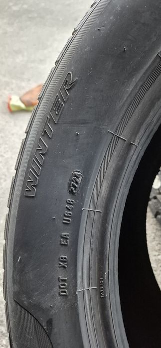 2 anvelope iarna noi Pirelli 275/45/18.Pretul este pe bucata.