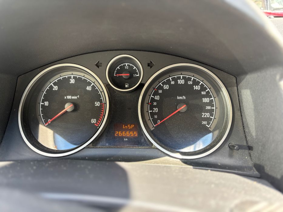 Автомобил Opel Astra