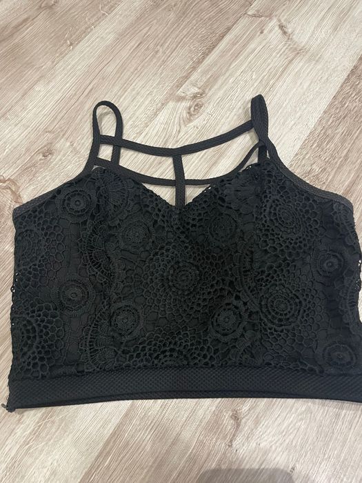 Черно дантелено бюстие