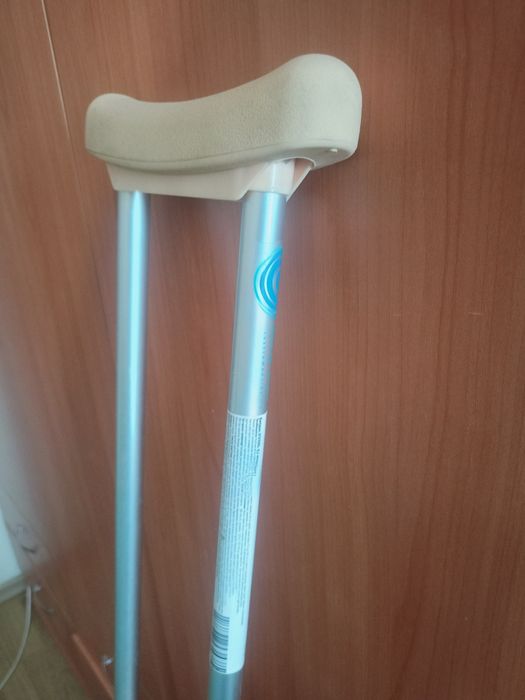 Костыль. Балдақ. Таяқ.