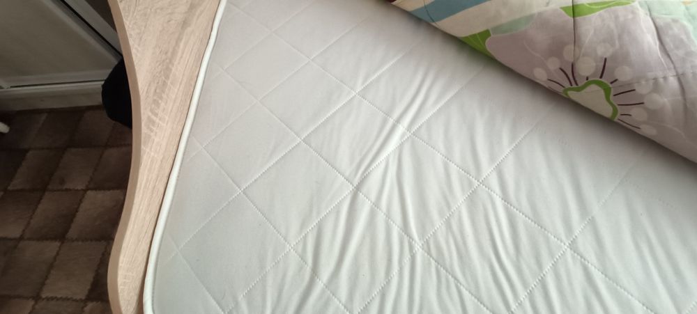 Продам трехместный кровать