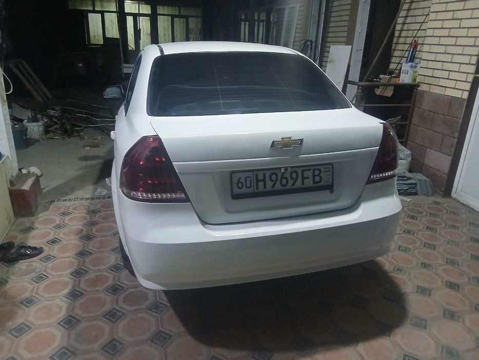 Nehia3 sotiladi holati idyal 185 000 yurgan gaz metan