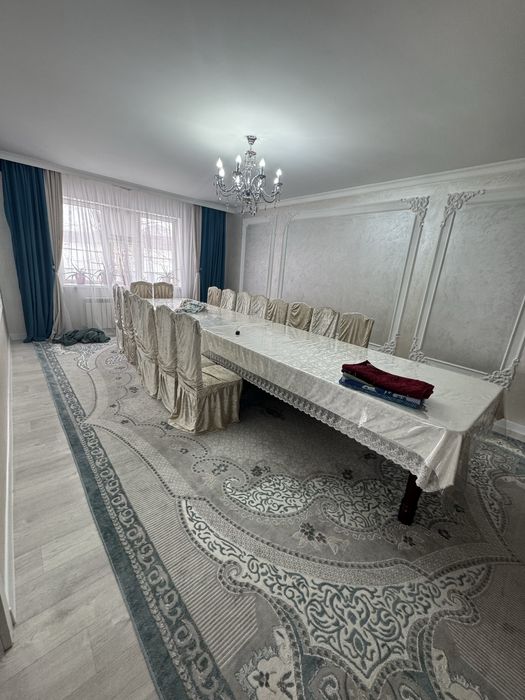 Продам стол2 стола,со стульями (22 стульев) в хорошем состоянии. Б/у.
