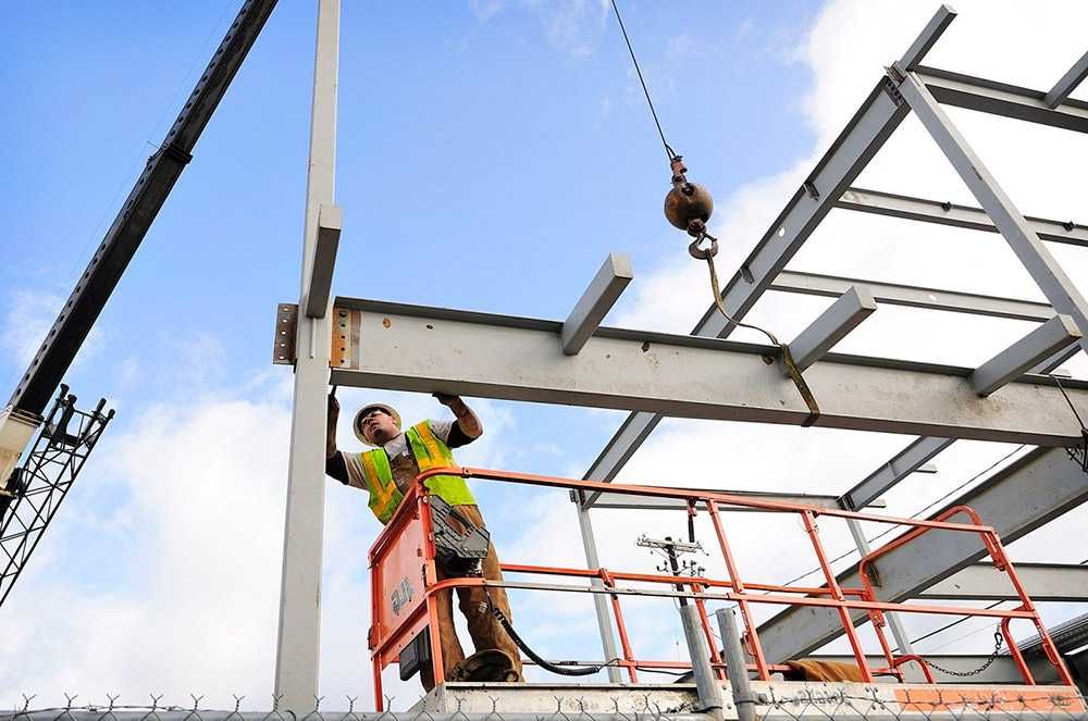 Монтаж сендвич-панелей и металлоконструкций