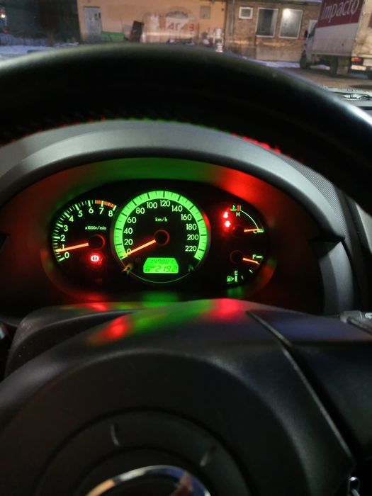 Продавам Мазда 5