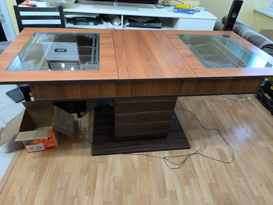 Продавам холна разтегателна маса