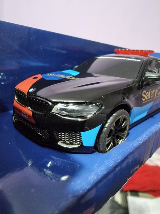 Bmw m5 safety car Shell collection burrago 1:41 Мащаб с дистанционно