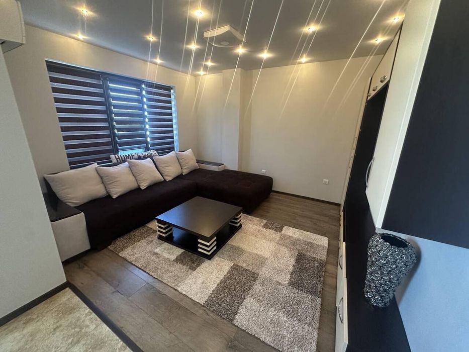 Дава се под наем Двустаен апартамент в Бургас, Славейков - 70 кв.м за 561 € - Снимка #5