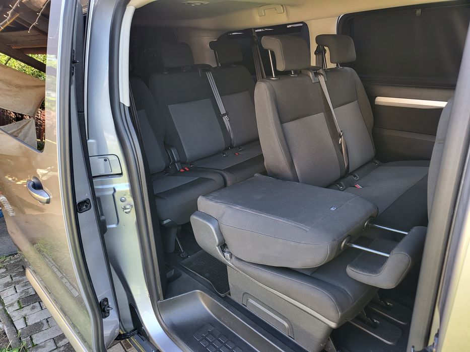 Peugeot Expert Traveller, Toyota Proace, Opel Vivaro, Citroen Space T