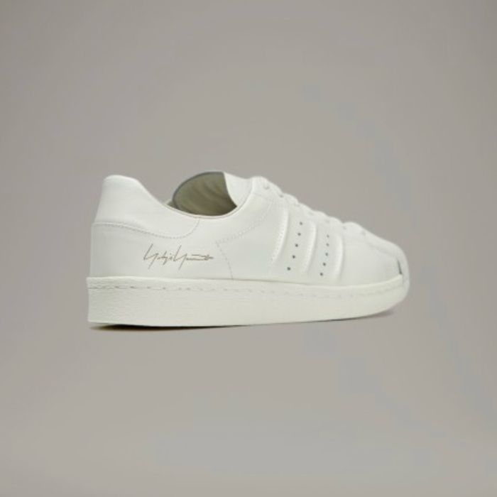 Новые кроссовки Y-3 Superstar