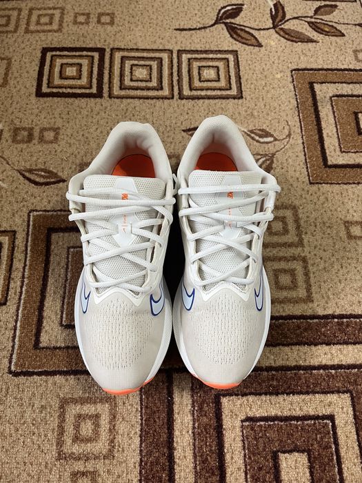 продам кроссовки nike