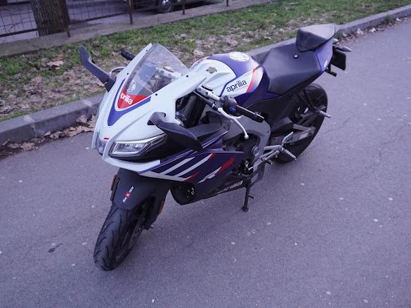 Motocicleta Aprilia rs 125