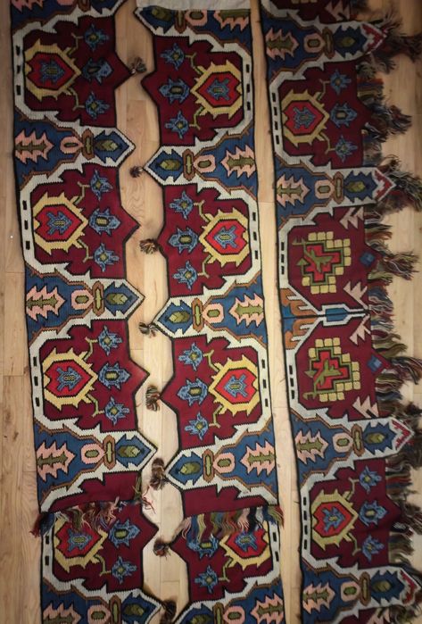 3 draperii românești, cusătură tip kilim. Minim 50 ani vechime