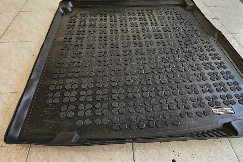 Гумена стелка за багажник за TOYOTA COROLLA TS (2018+)