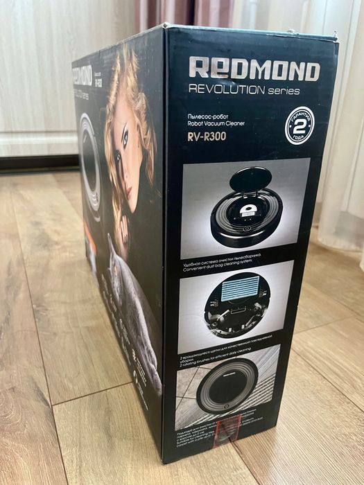Робот пылесос Redmond RV-R300