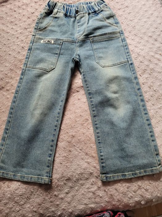 Продам джинсы на девучку .6-7 лет