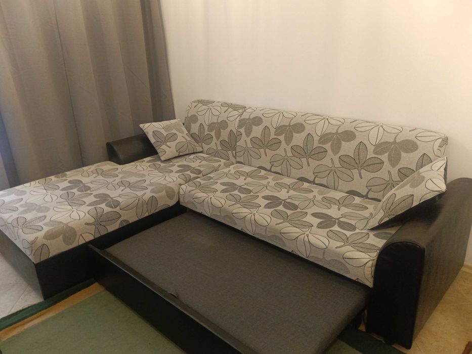 Разтегателен ъглов диван, като нов!