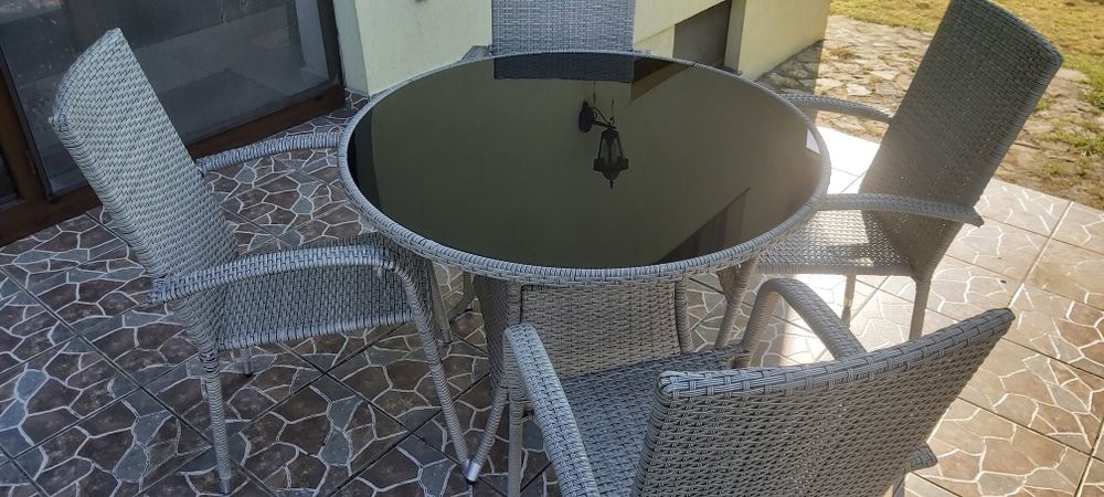 Vând masa cu scaune pentru terasa