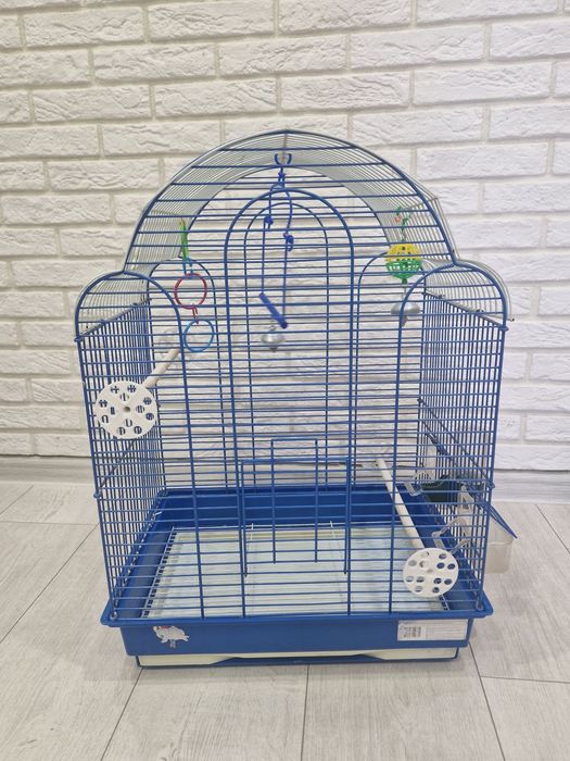 Продам большую клетку для попугаев