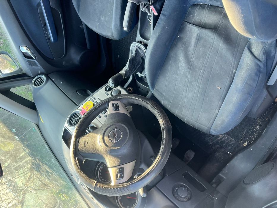 Dezmembrez opel corsa D 1.3 cdti