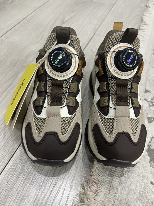 Продам для мальчика кроссовки