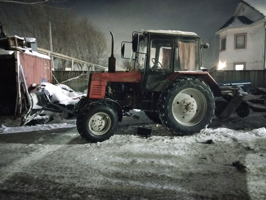 Трактор щетка с лопатой
