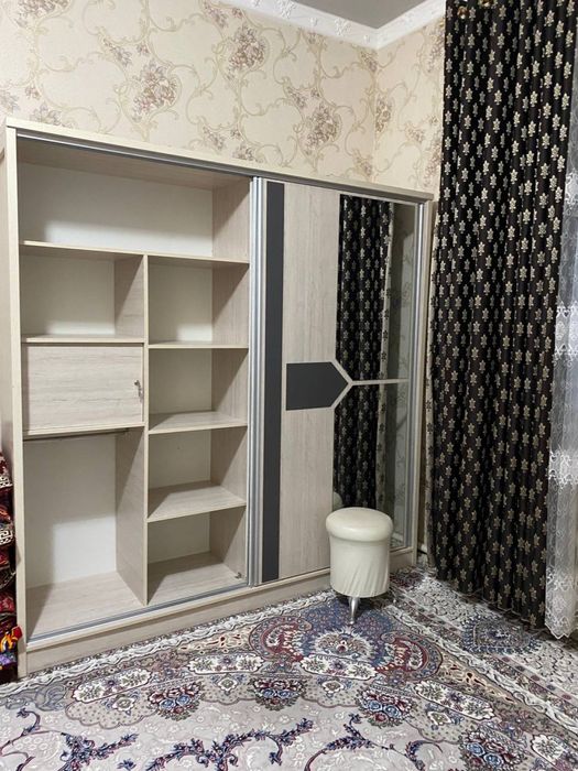 Шкаф для спальни стильно и в хорошем состоянии