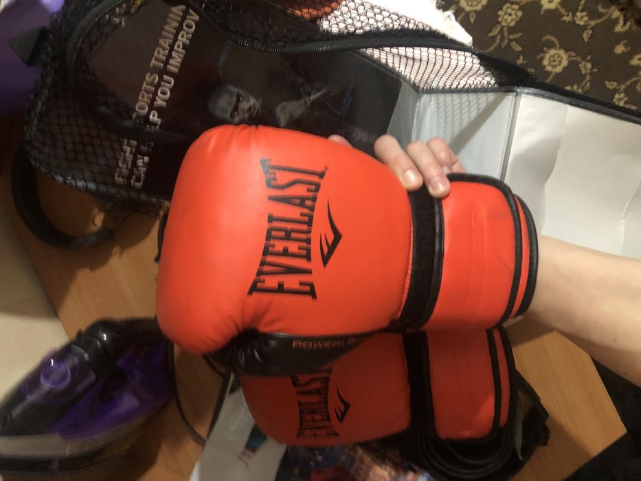 Перчатки боксерские everlast