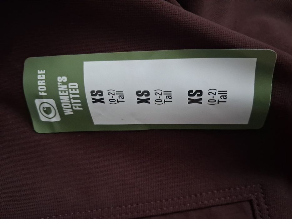 Vand Pantaloni Carhartt Noi cu eticheta Dama marime Xs