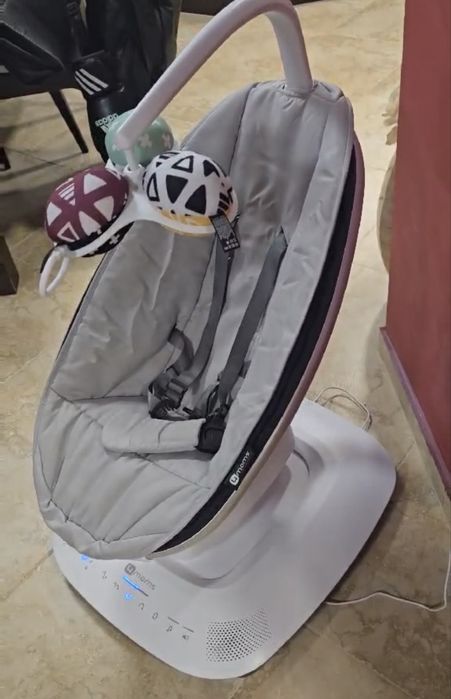 Електрическа бебешка люлка mamaRoo 5.0, сива