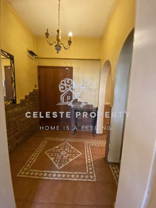 Дава се под наем Тристаен апартамент в София, Център - 134 кв.м за 837.42 € - Снимка #2