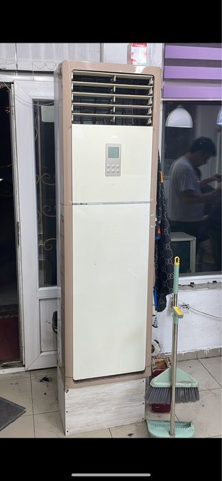 Продается зеркала , диван , кондицонер и соковыжемалка