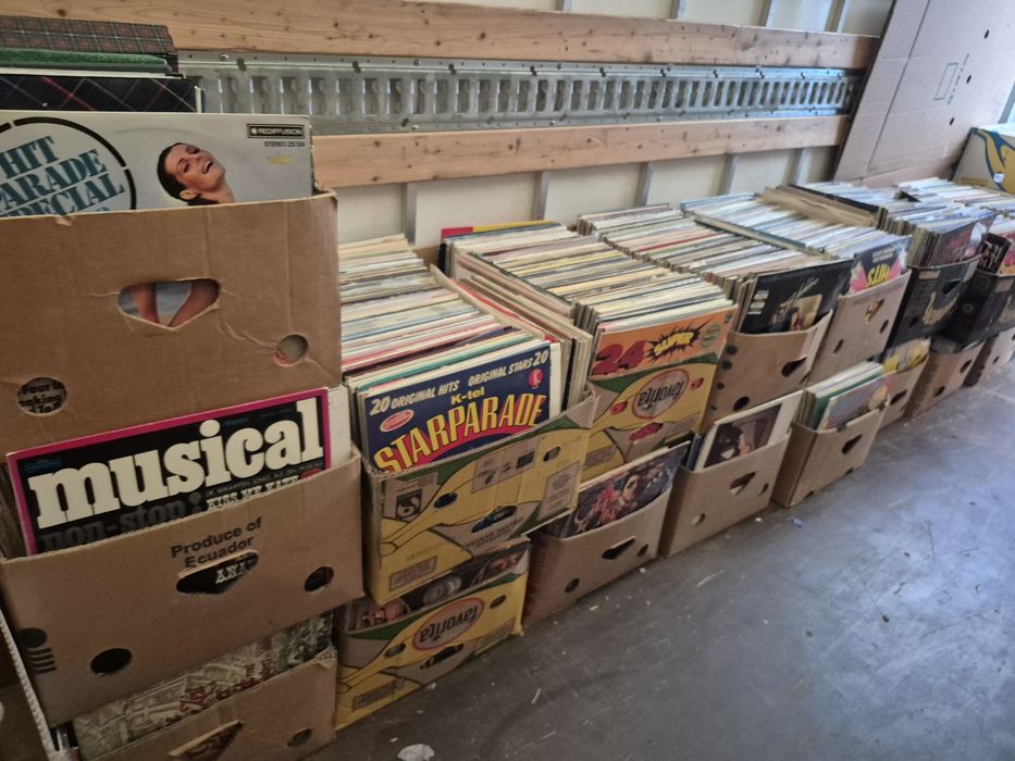 Vând Discuri Vinil 200 LP muzica usoara mixta straina pentru pick Up