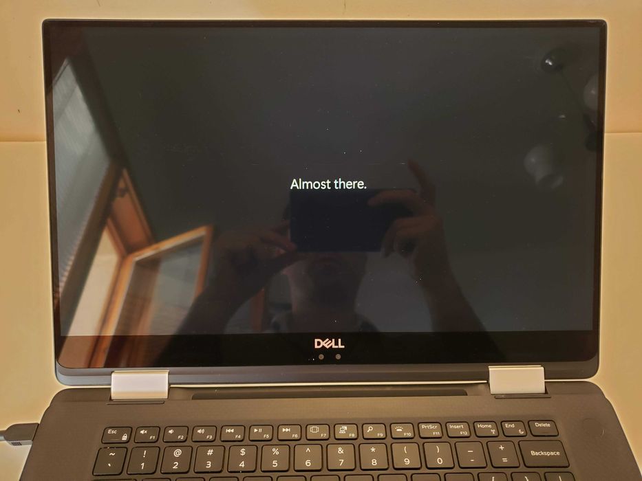 Лаптоп DELL XPS 15 9575 i5-8305G 8GB 256GB WIN11