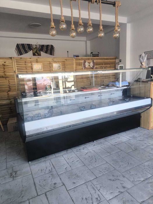 Vitrina frigorifica mezeluri si lactate 250 cm