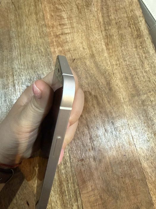 Продавам Iphone 12 64GB