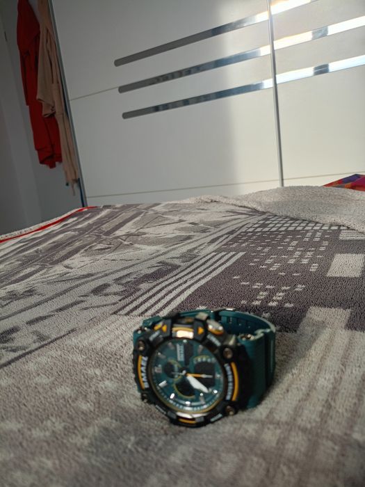 Vând ceas bărbătesc Smael funcționează doar afișajul electronic.