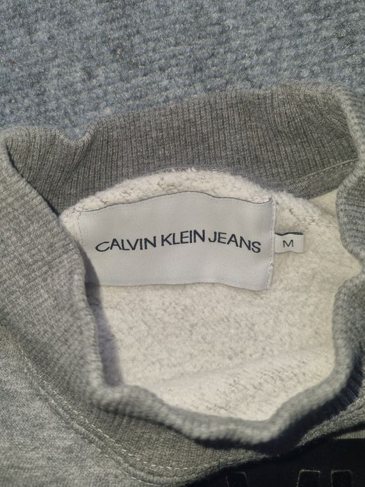 Дамски блузи и пуловери