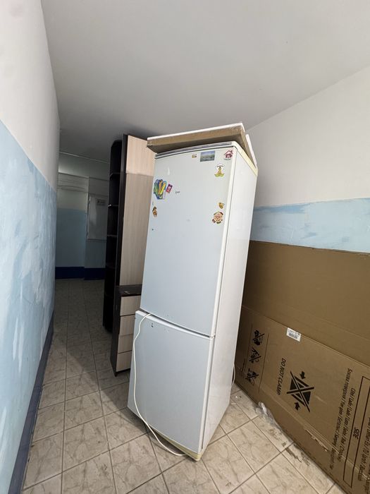 Холодильник с морозилкой внизу