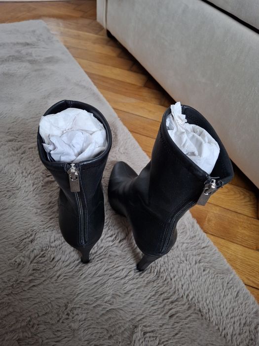 Vând ghete ca noi h&m, marimea 38